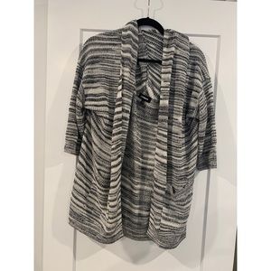 Express sweater with pockets!!